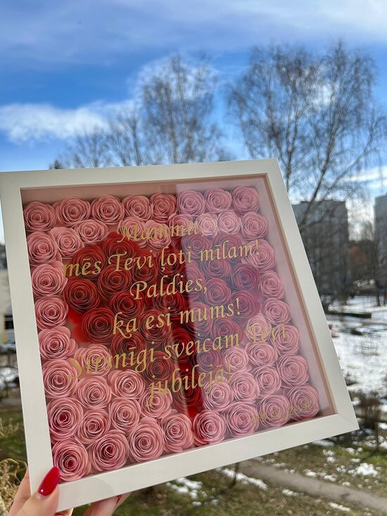 Ziedu rāmis Sarkanā sirds